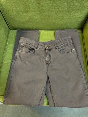 Everyday Straight-Leg Jeans in Charcoal Gray